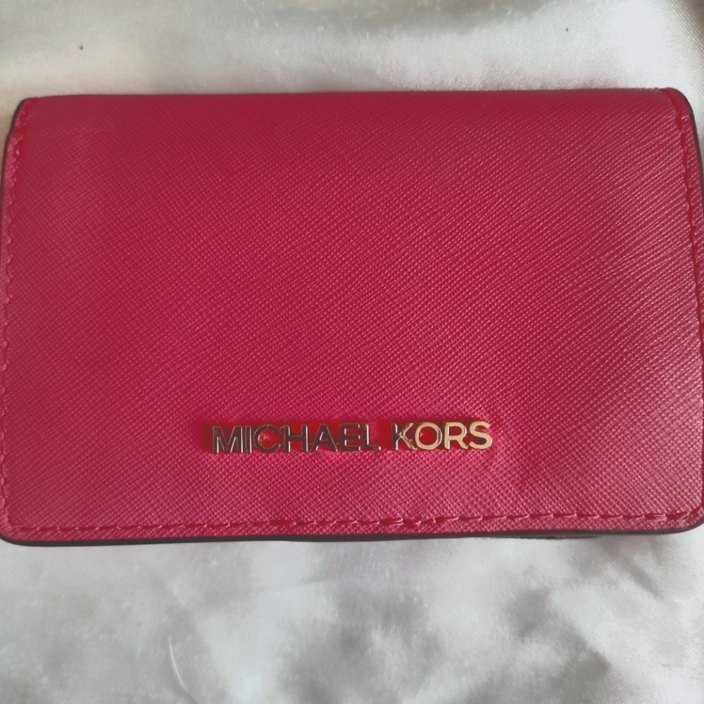 Micheal kors wallet pink smaller wallet